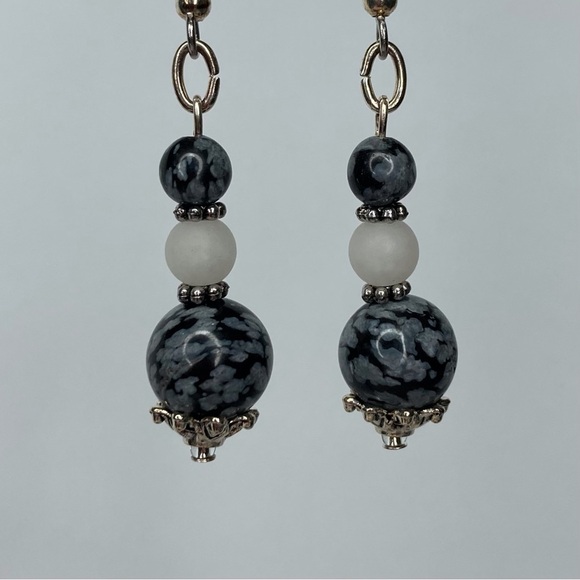 HAND CRAFTED EARRINGS Snowflake Obsidian & Snow Quartz Beaded Dangle Drop NWT - Picture 5 of 13